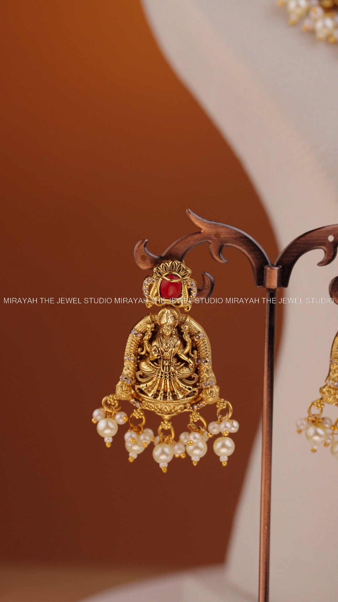 TEMPLE CORAL GLOW NECKLACE