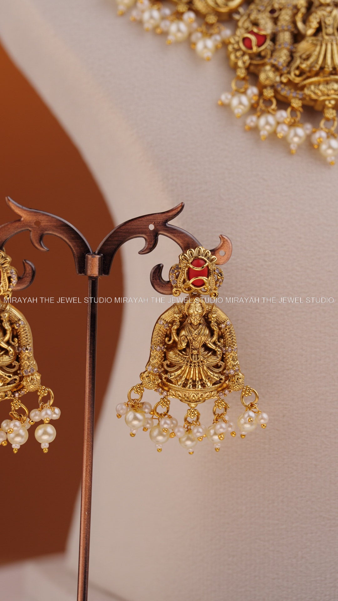 TEMPLE CORAL GLOW NECKLACE