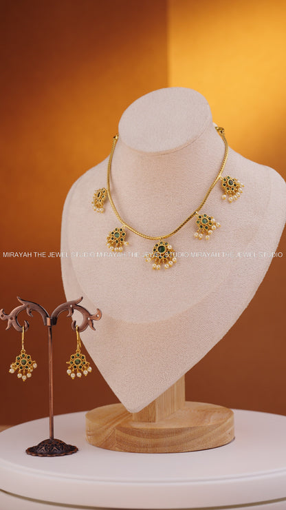 TWILIGHT FLOWERS NECKLACE - GREEN