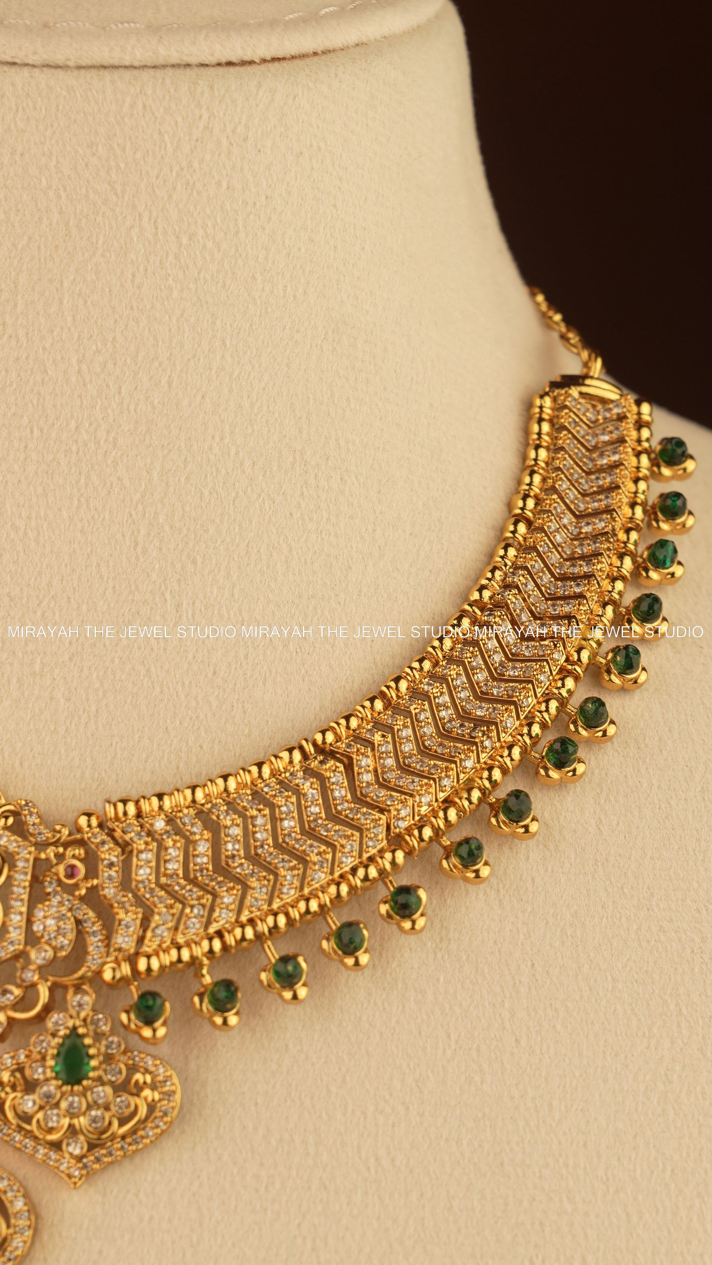 PREMIUM SWARNA RATNA NECKLACE