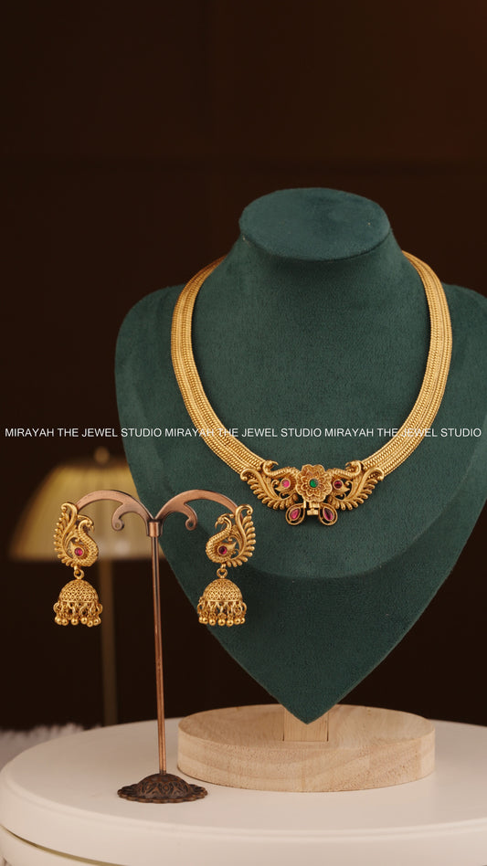 PEACOCK CREST VINTAGE NECKLACE - SCREW TYPE