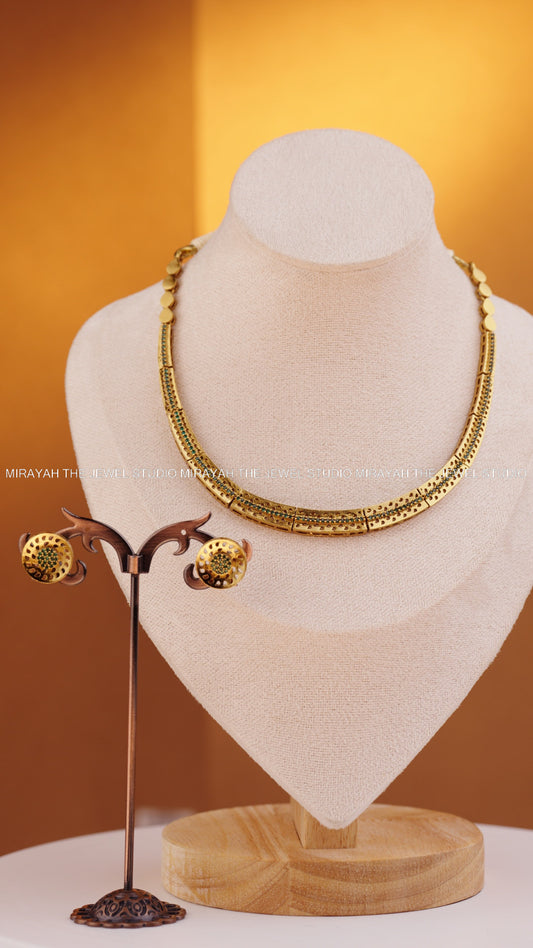 LUMINOUS AURA NECKLACE - GREEN