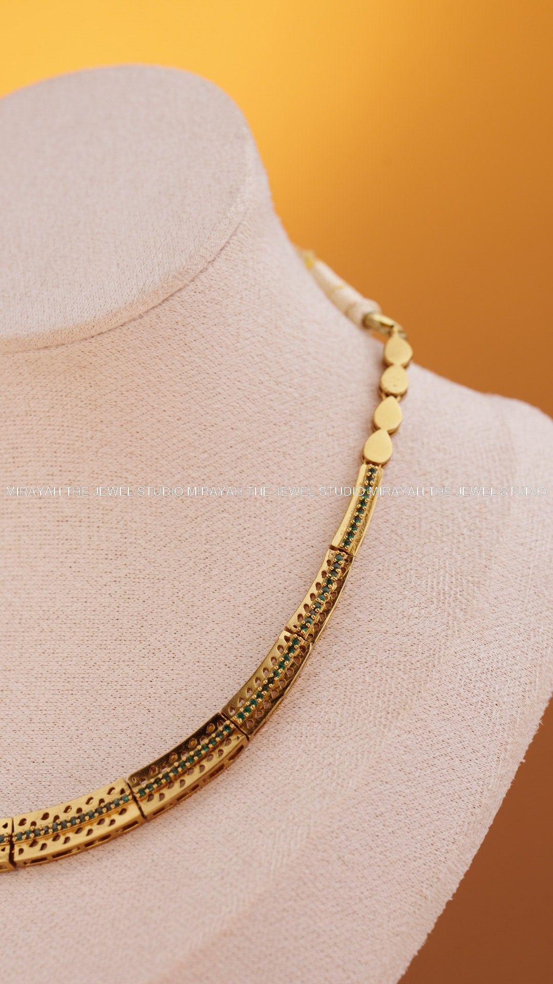 LUMINOUS AURA NECKLACE - GREEN