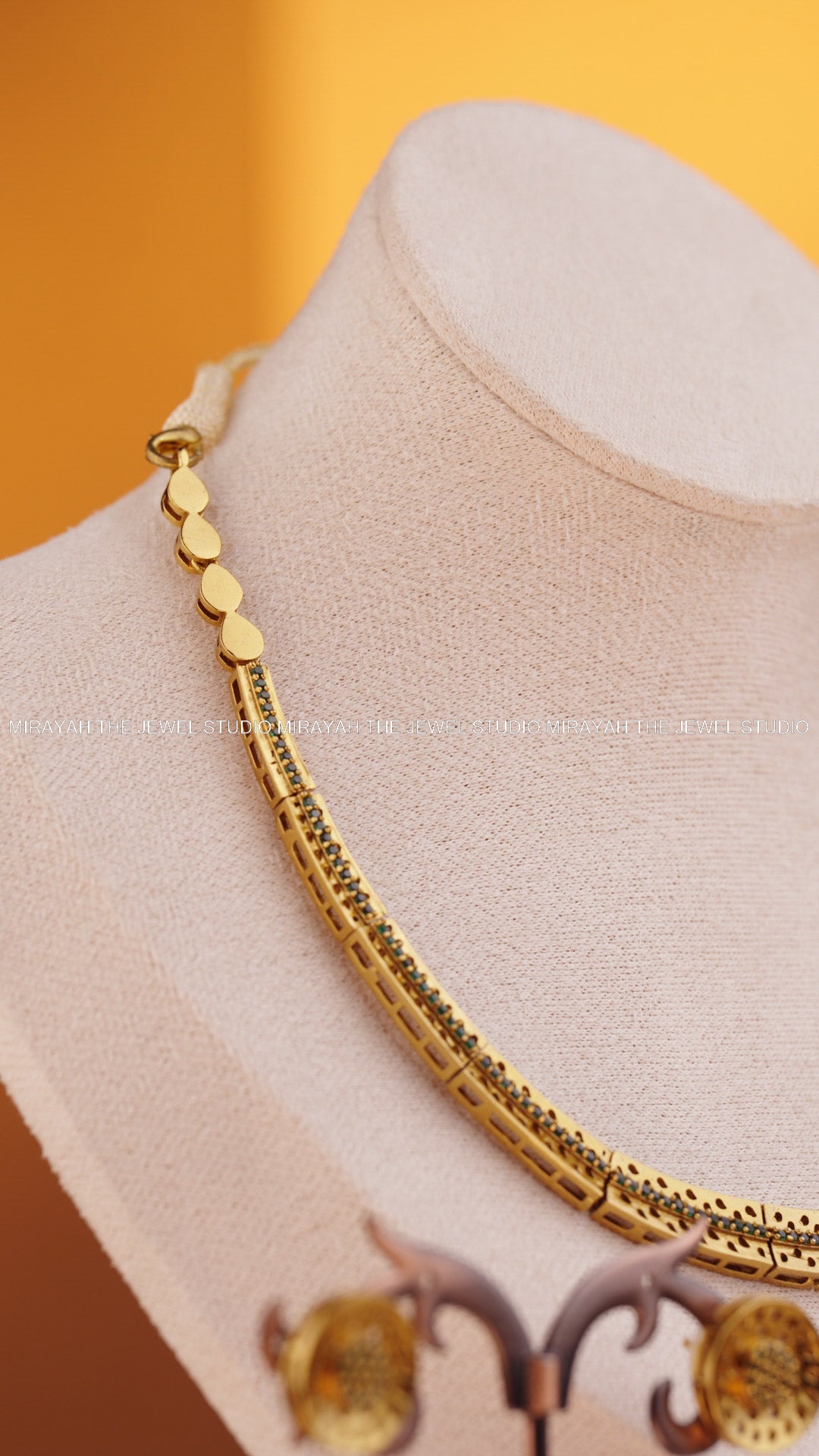 LUMINOUS AURA NECKLACE - GREEN