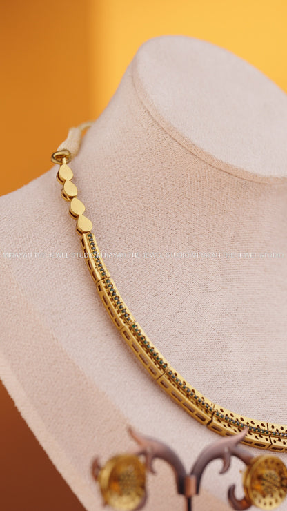 LUMINOUS AURA NECKLACE - GREEN