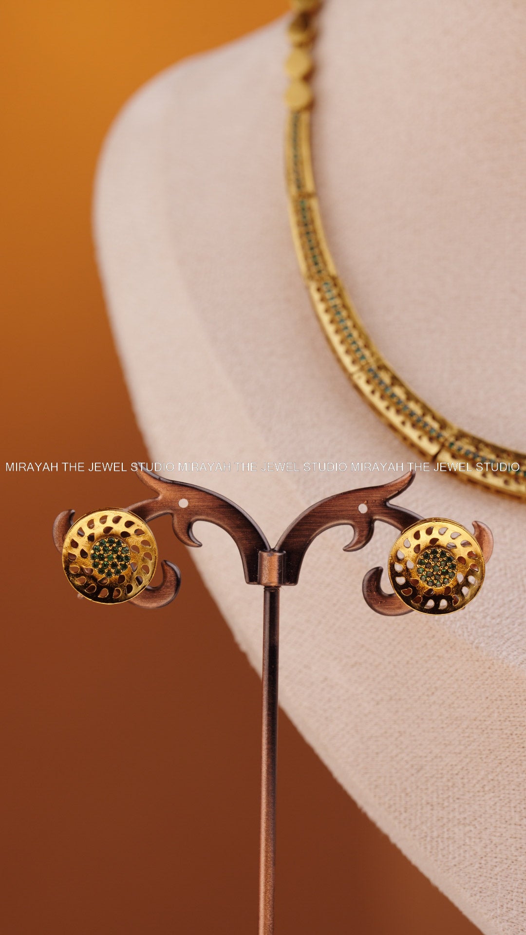 LUMINOUS AURA NECKLACE - GREEN