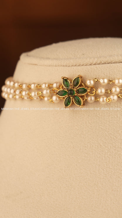 SIMPLE PEARL BLOOM CHOKER