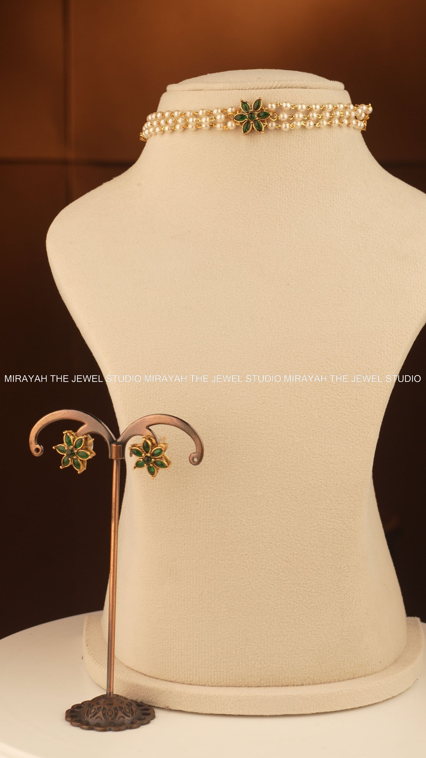SIMPLE PEARL BLOOM CHOKER