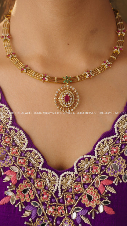 PETAL GLOW NECKLACE - PINK AND GREEN