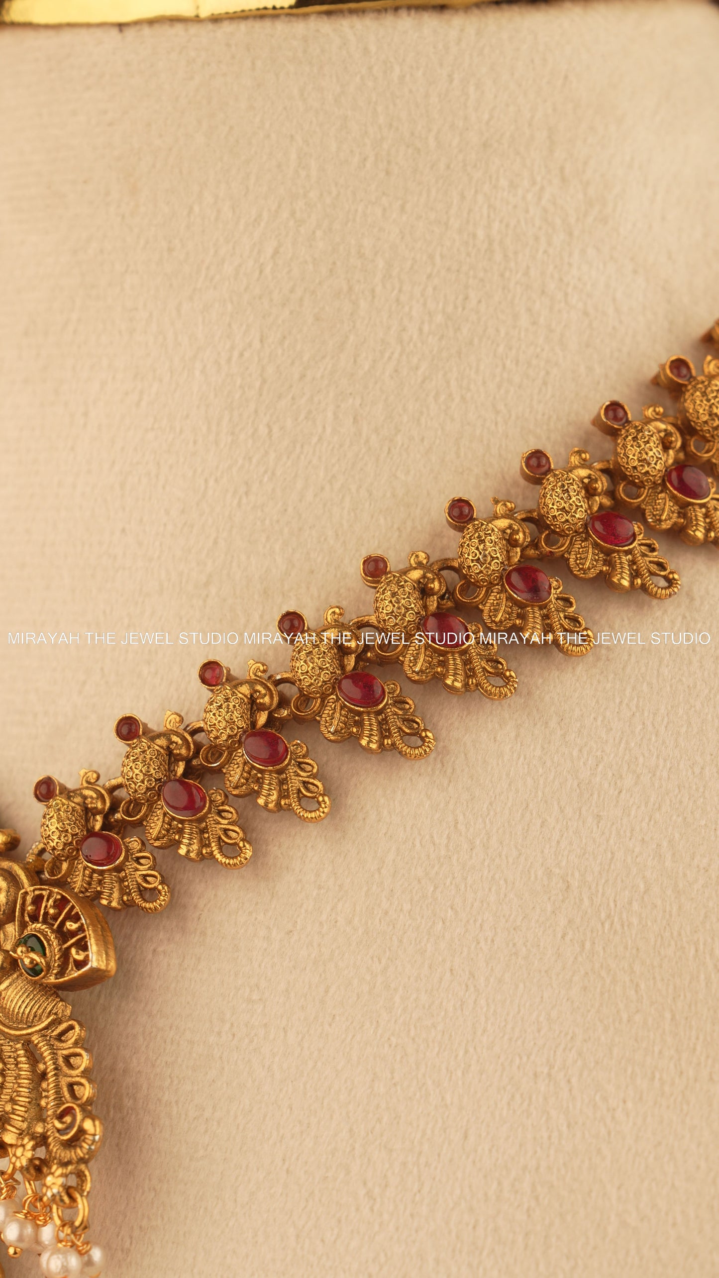 PEARL CREST MAYURA NECKLACE
