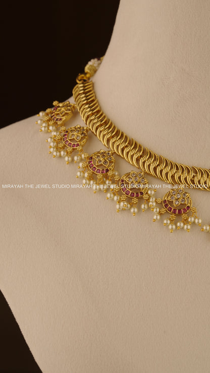 MOON AURA PEARL NECKLACE