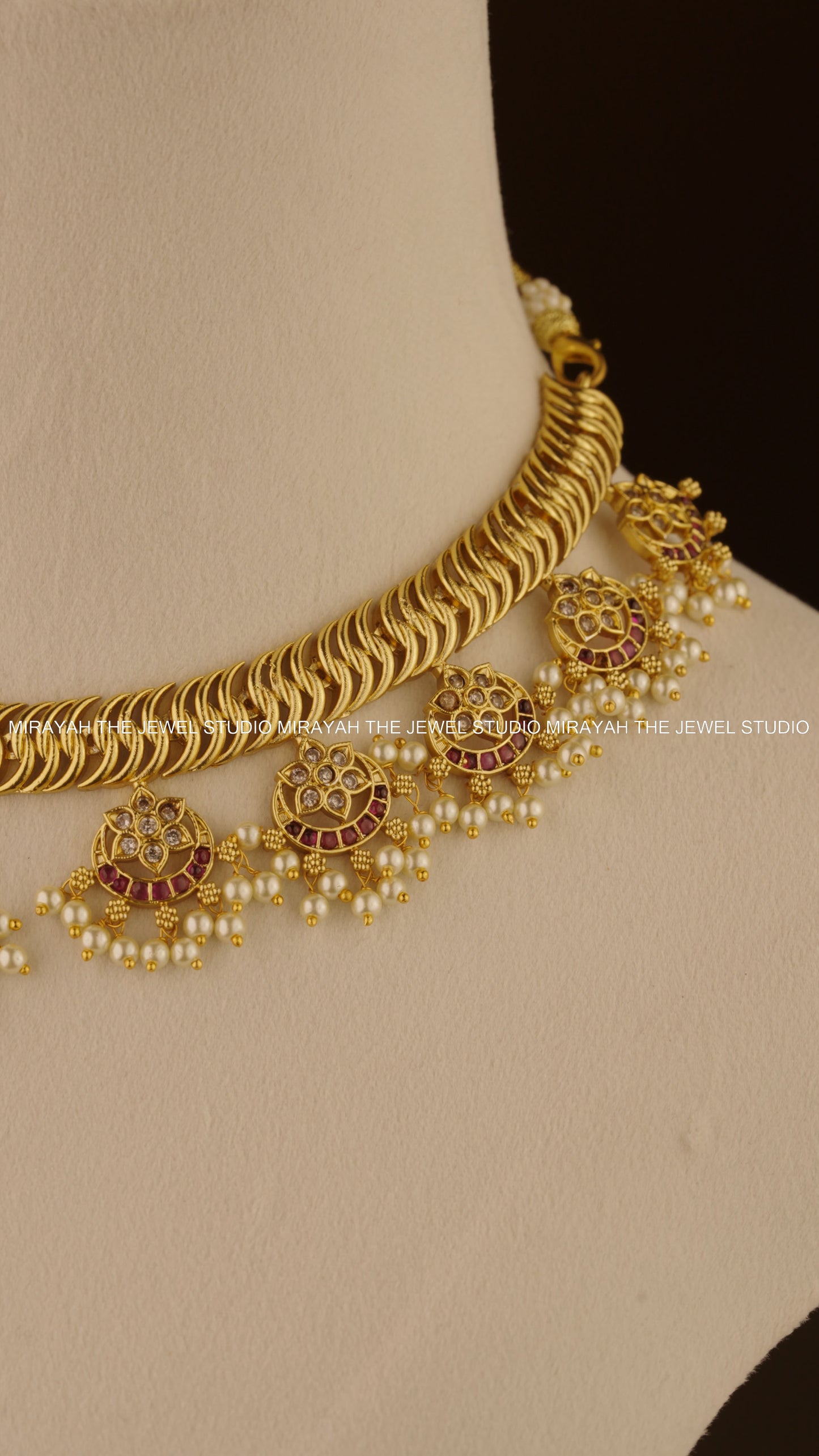 MOON AURA PEARL NECKLACE