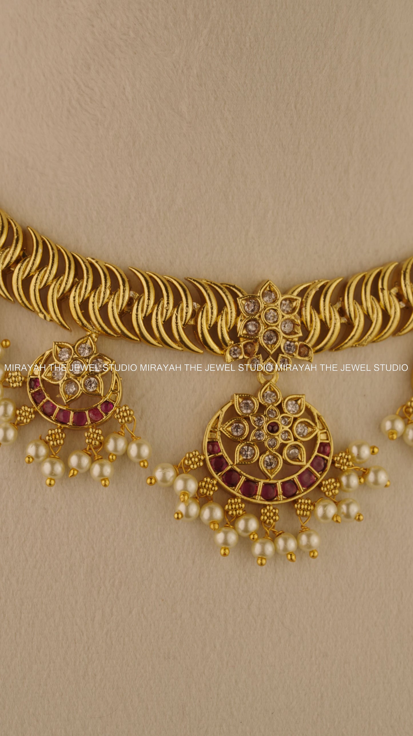 MOON AURA PEARL NECKLACE