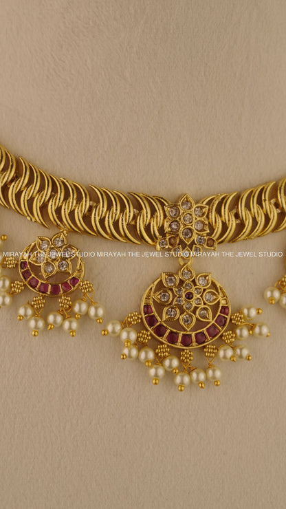 MOON AURA PEARL NECKLACE