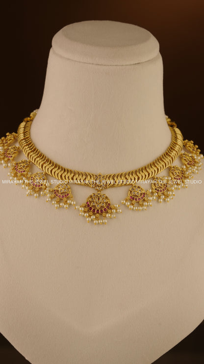 MOON AURA PEARL NECKLACE