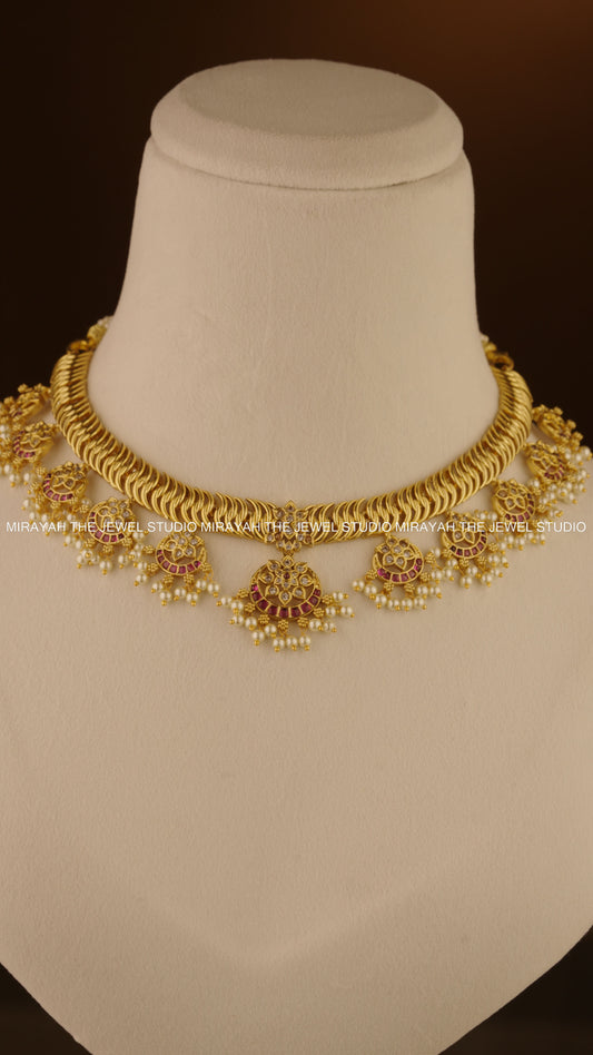 MOON AURA PEARL NECKLACE