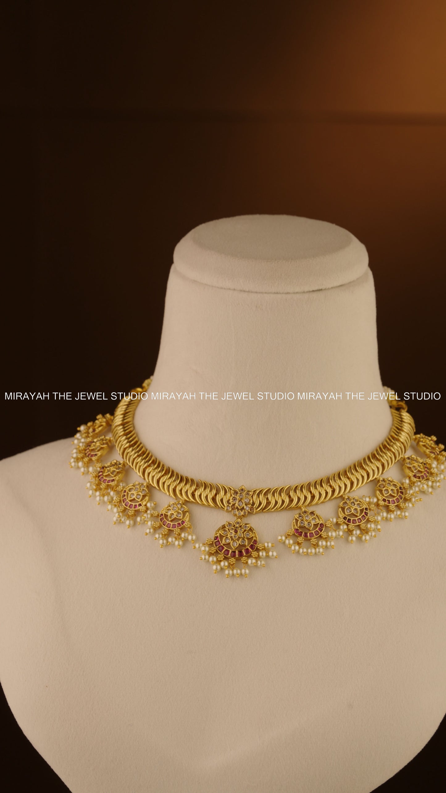 MOON AURA PEARL NECKLACE