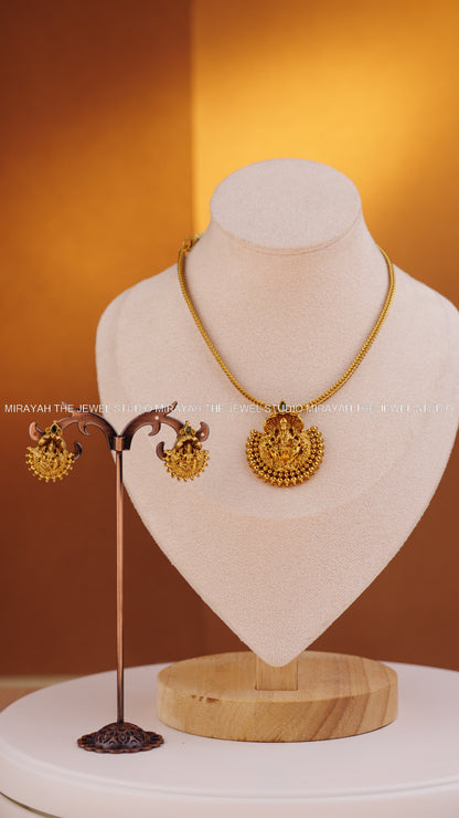 TEJASWINI PENDANT NECKLACE