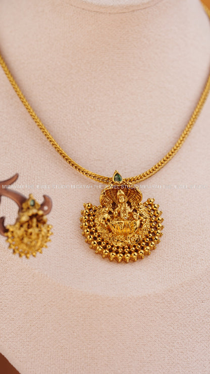 TEJASWINI PENDANT NECKLACE