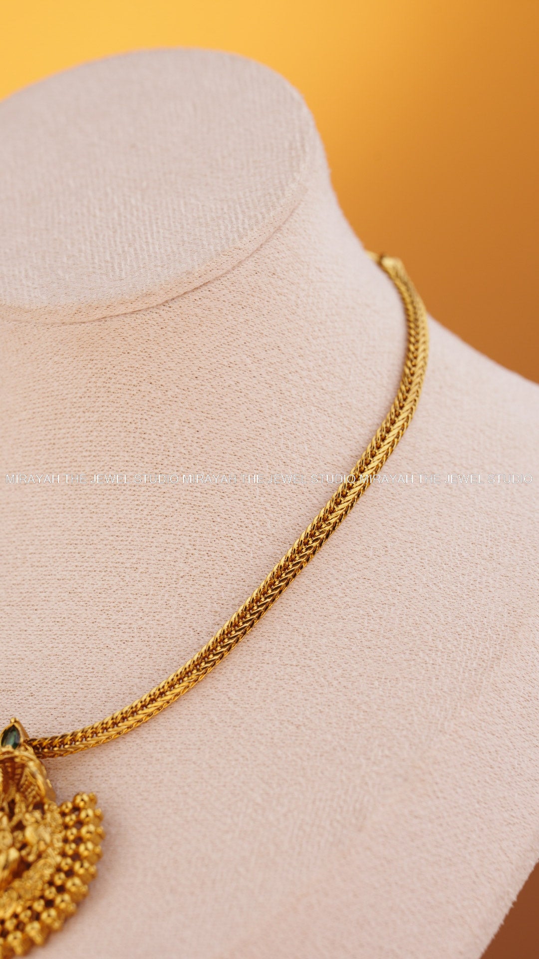 TEJASWINI PENDANT NECKLACE