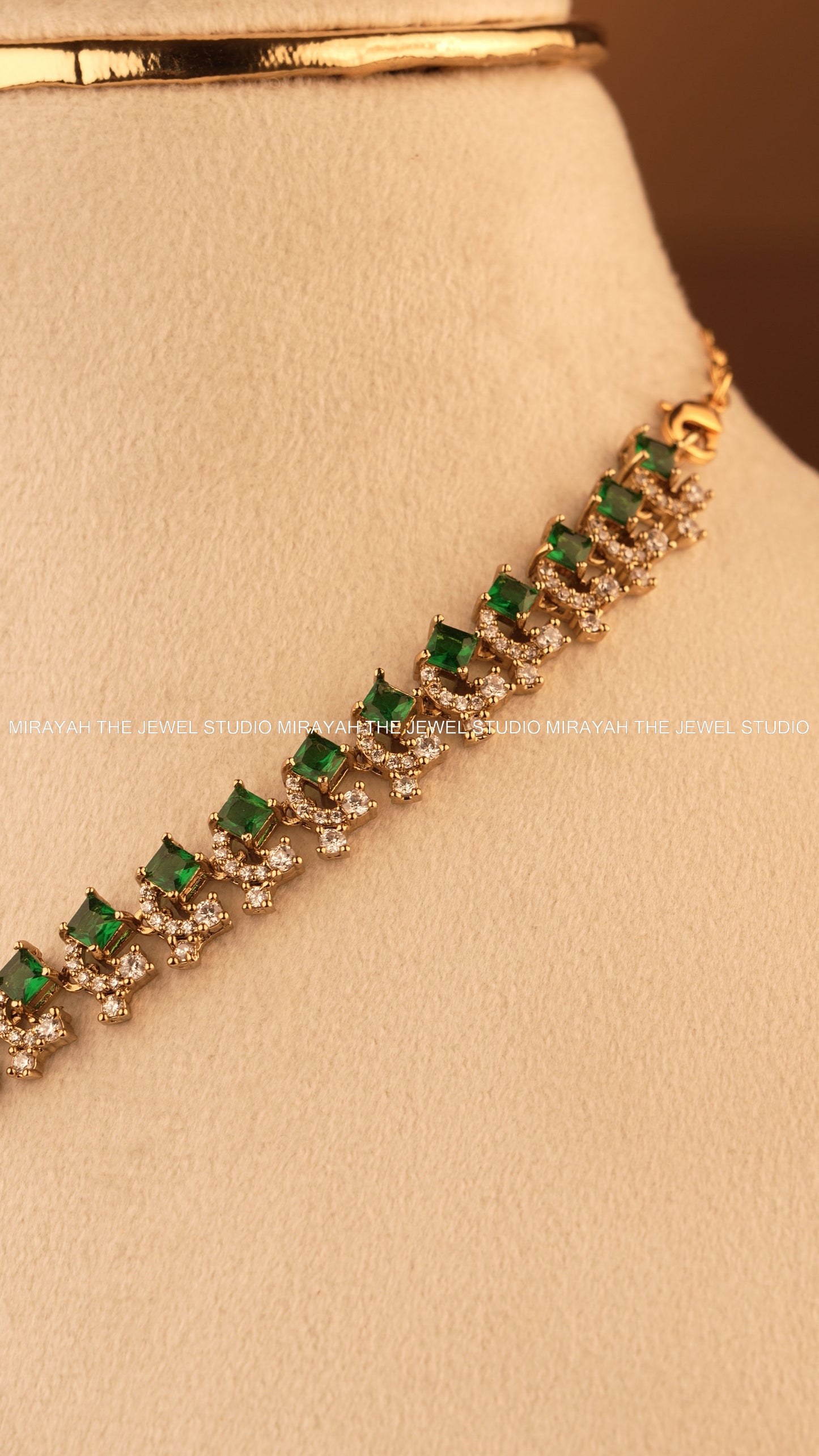 NITA AMBANI AD MID HARAM - GREEN