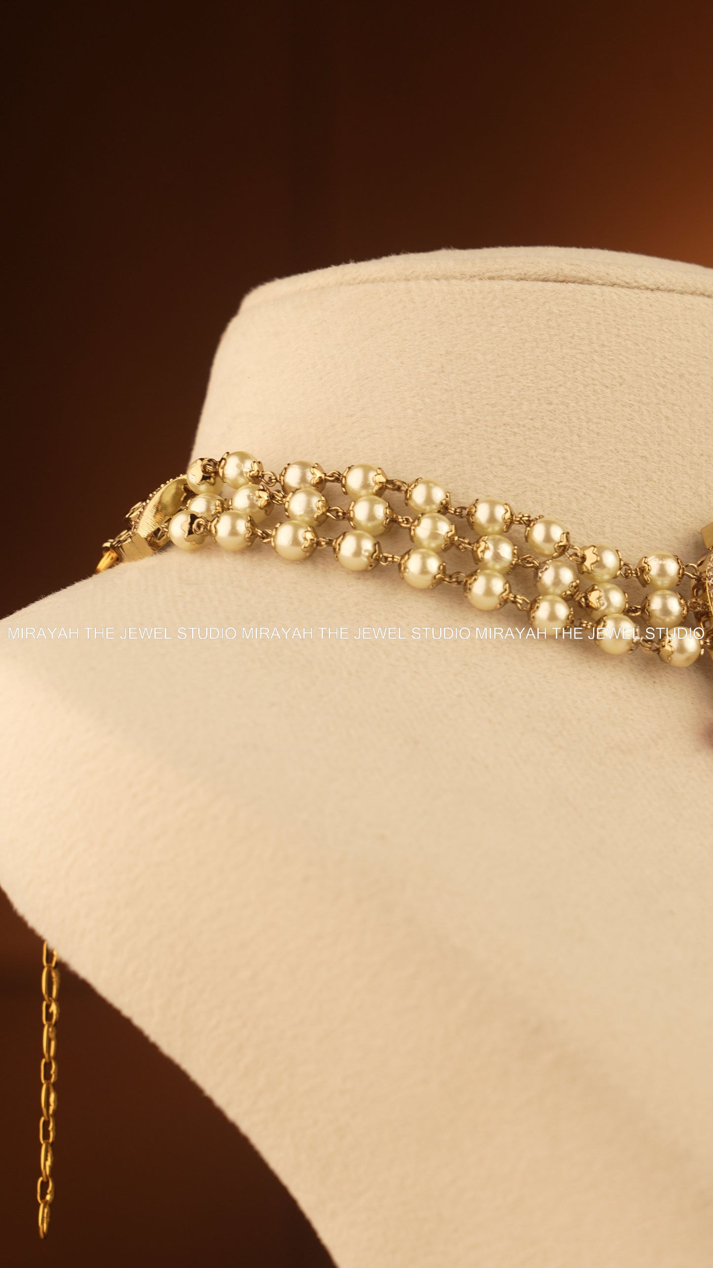 PEACOCK GRACE CHOKER - MAROON/RED