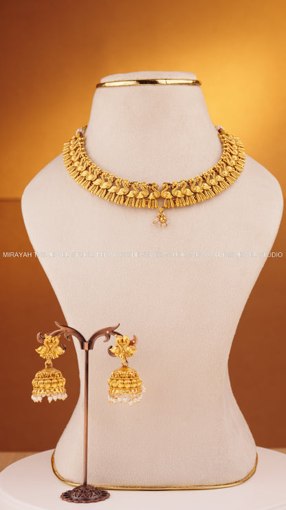 VAIBHAVI MAYURA GLOW NECKLACE