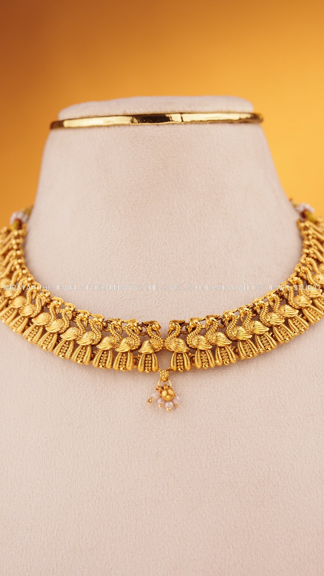 VAIBHAVI MAYURA GLOW NECKLACE