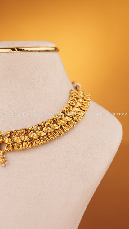 VAIBHAVI MAYURA GLOW NECKLACE