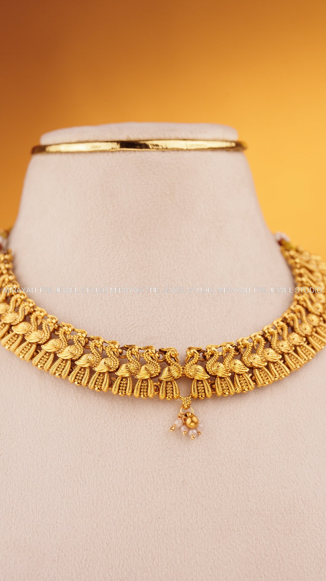 VAIBHAVI MAYURA GLOW NECKLACE