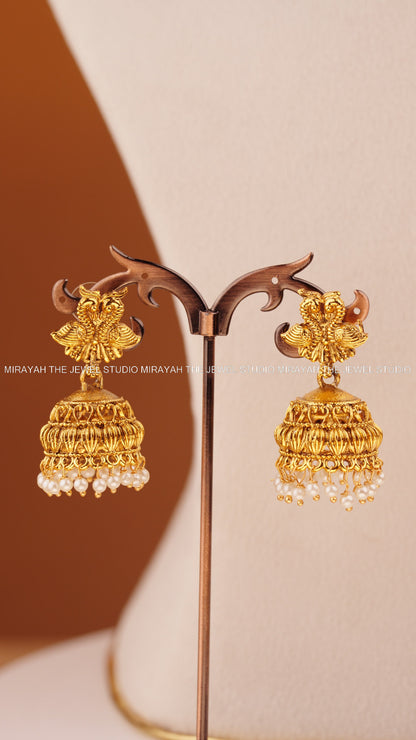 VAIBHAVI MAYURA GLOW NECKLACE