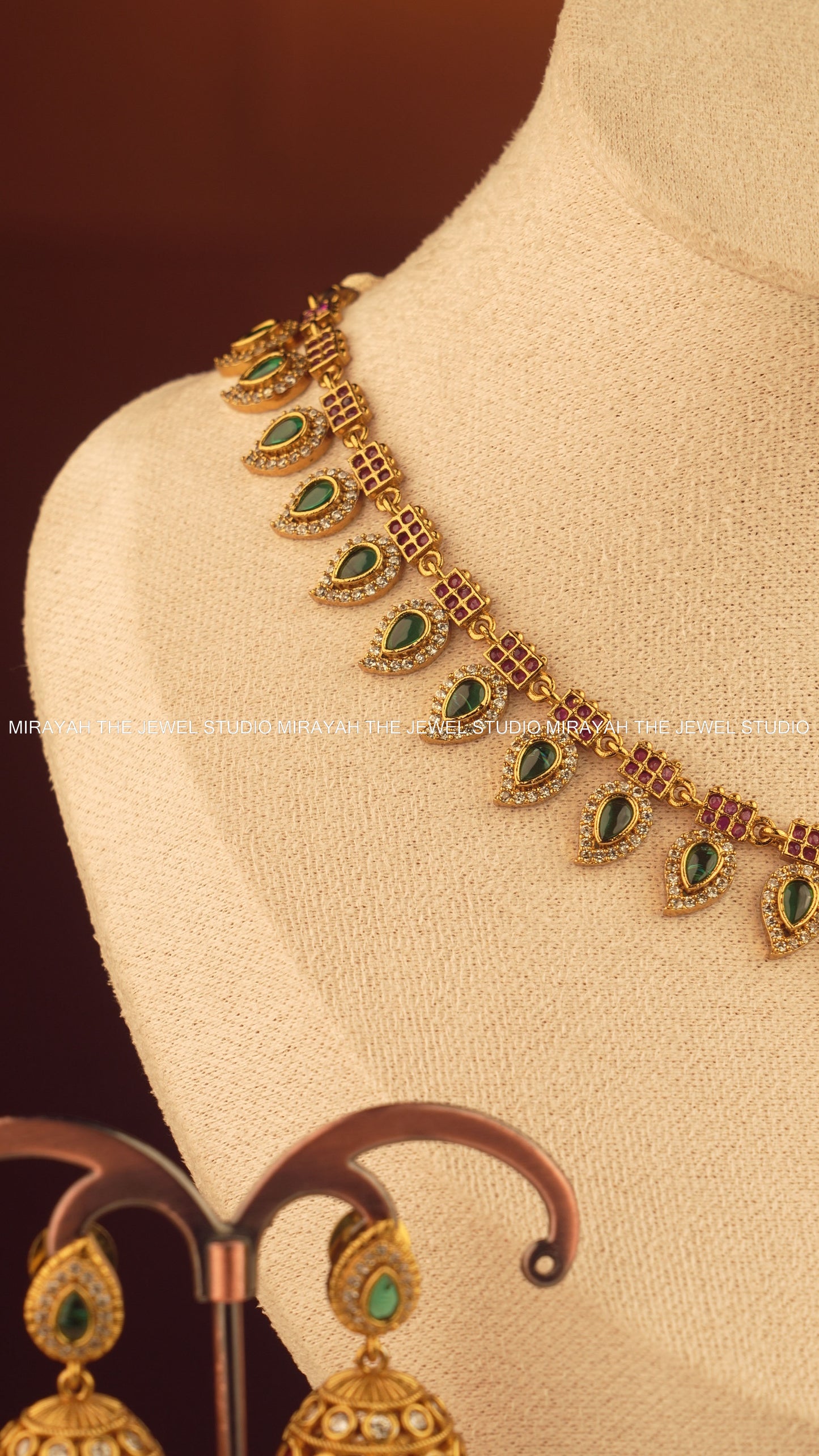 PREMIUM EMERALD AURA NECKLACE