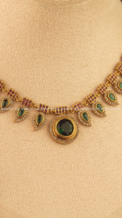PREMIUM EMERALD AURA NECKLACE