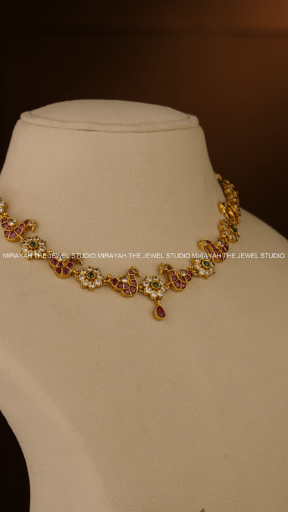 PEACOCK VINE NECKLACE