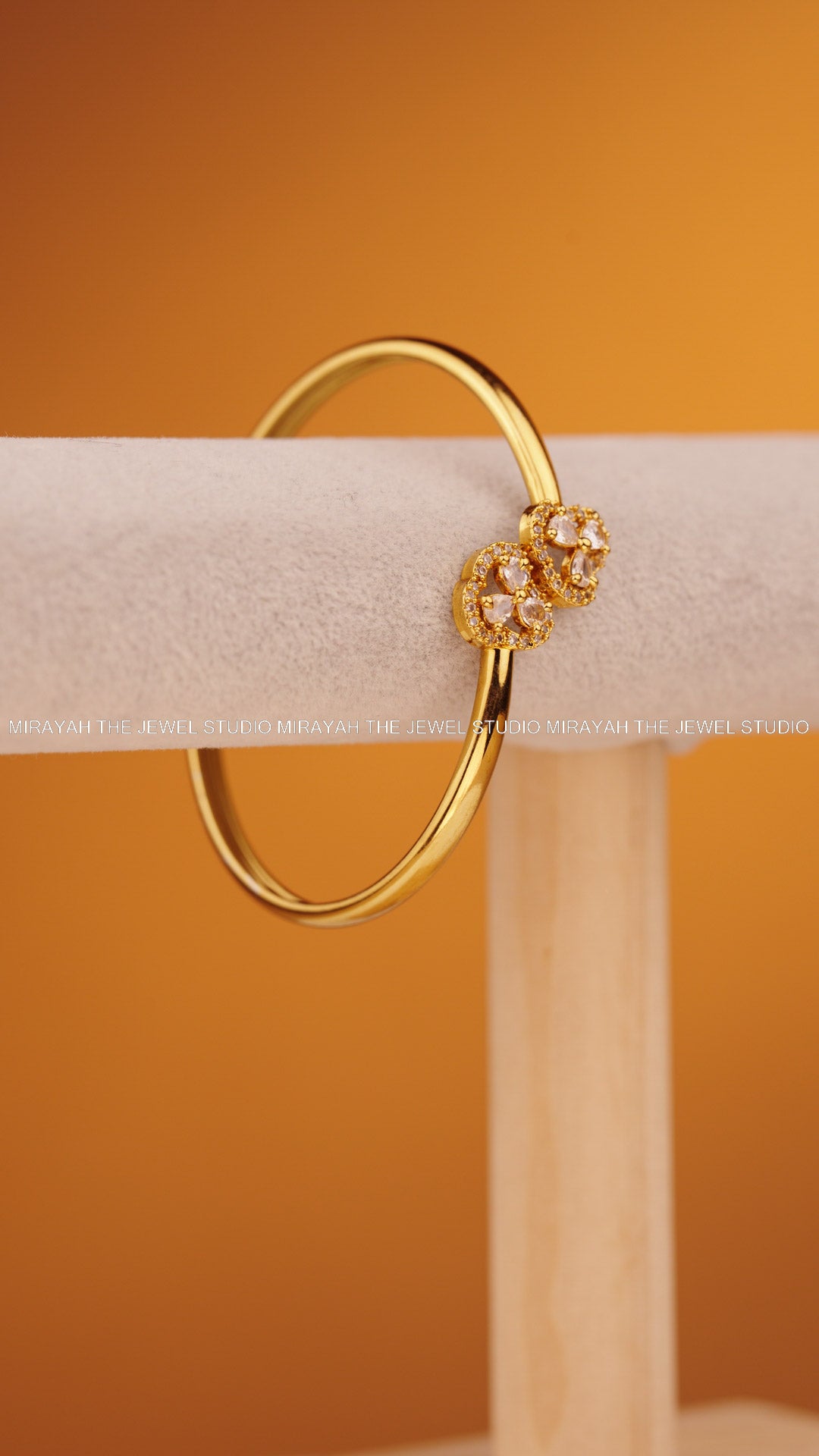 AURELIA LEAF BRACELET (FREE SIZE) - WHITE