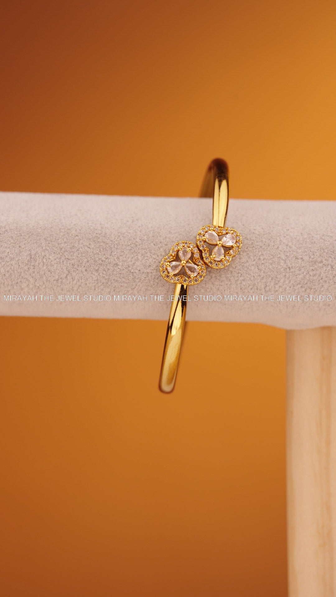 AURELIA LEAF BRACELET (FREE SIZE) - WHITE