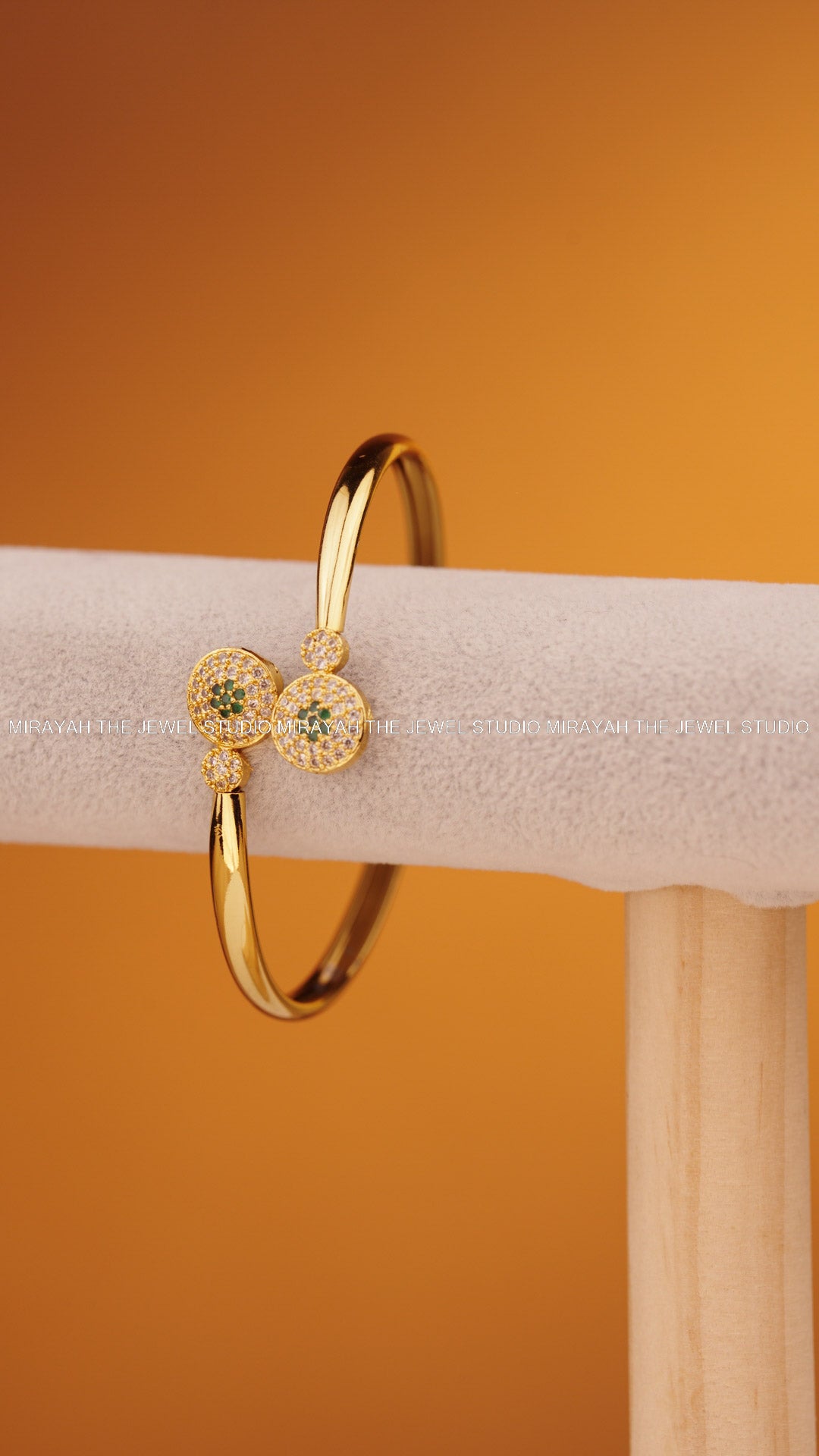 LUSTRE LOOP BRACELET (FREE SIZE) - GREEN