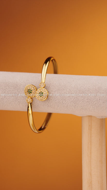 LUSTRE LOOP BRACELET (FREE SIZE) - GREEN