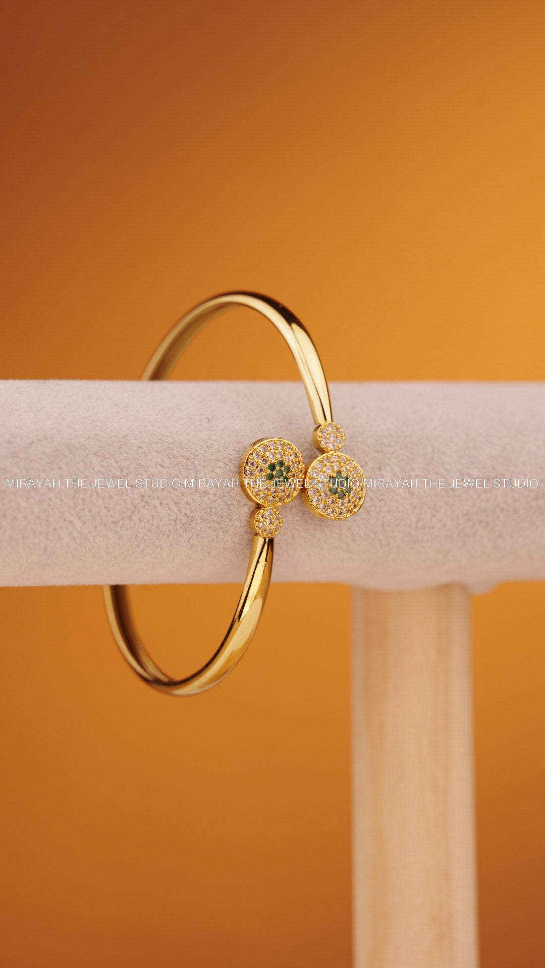 LUSTRE LOOP BRACELET (FREE SIZE) - GREEN