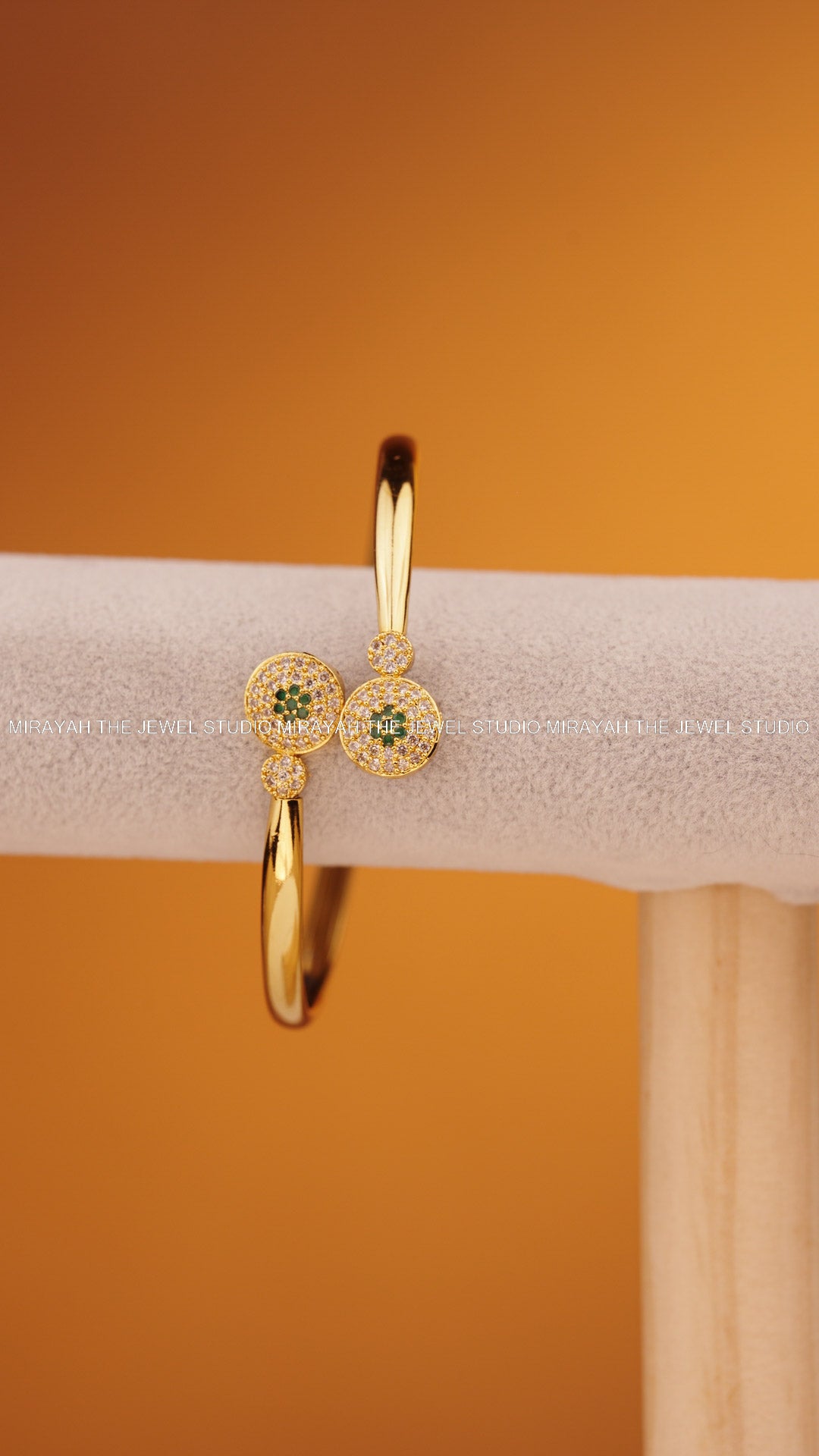 LUSTRE LOOP BRACELET (FREE SIZE) - GREEN