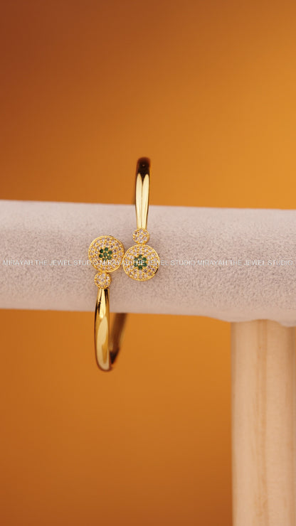 LUSTRE LOOP BRACELET (FREE SIZE) - GREEN