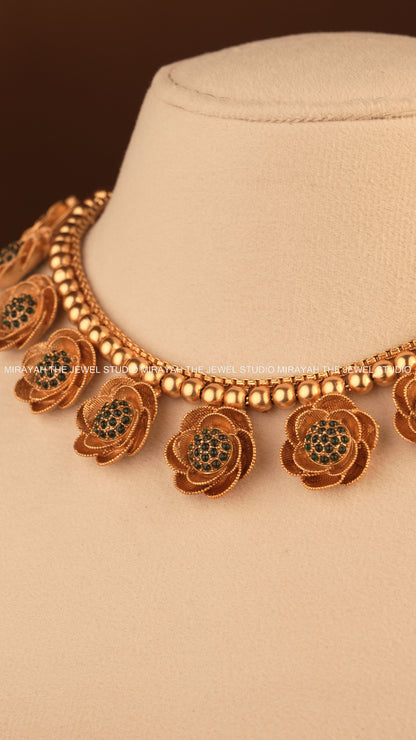 ARANYA BLOOM NECKLACE - GREEN