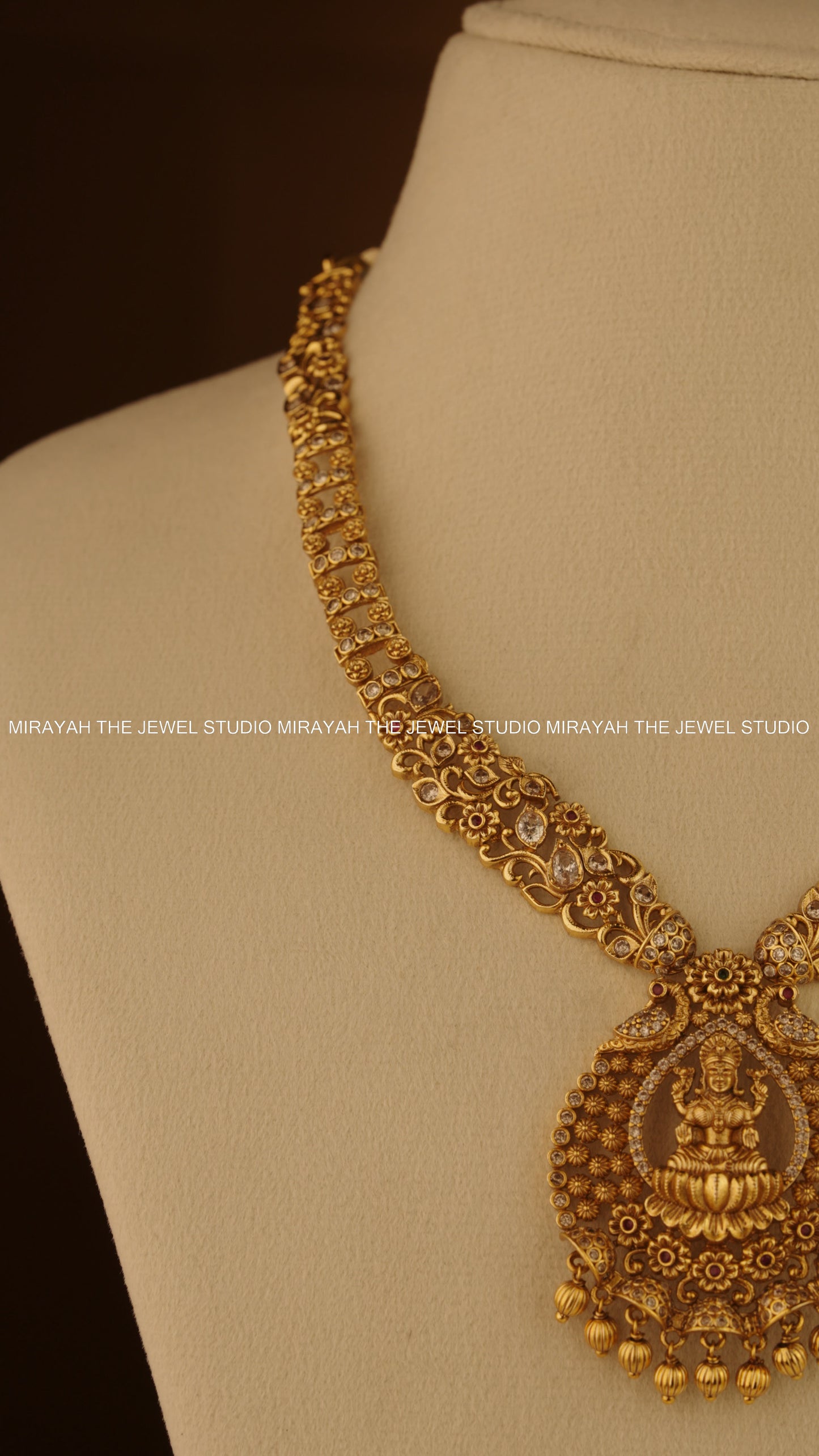 RAJARAJESWARI AURA NECKLACE