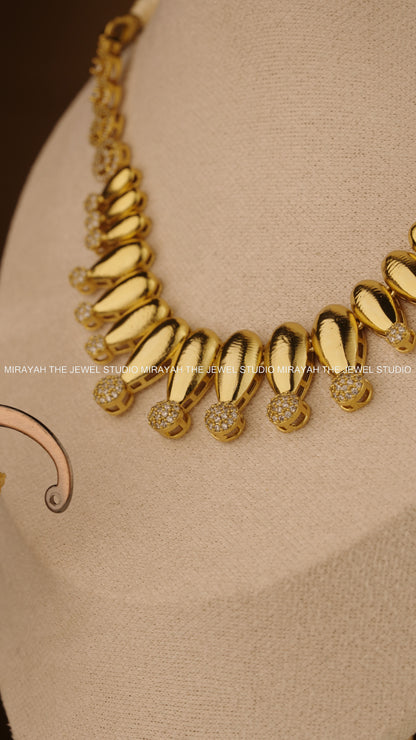 REGAL DROP NECKLACE