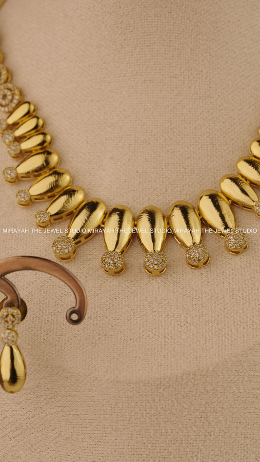 REGAL DROP NECKLACE