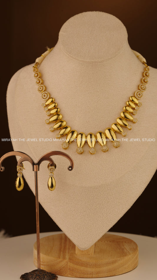 REGAL DROP NECKLACE
