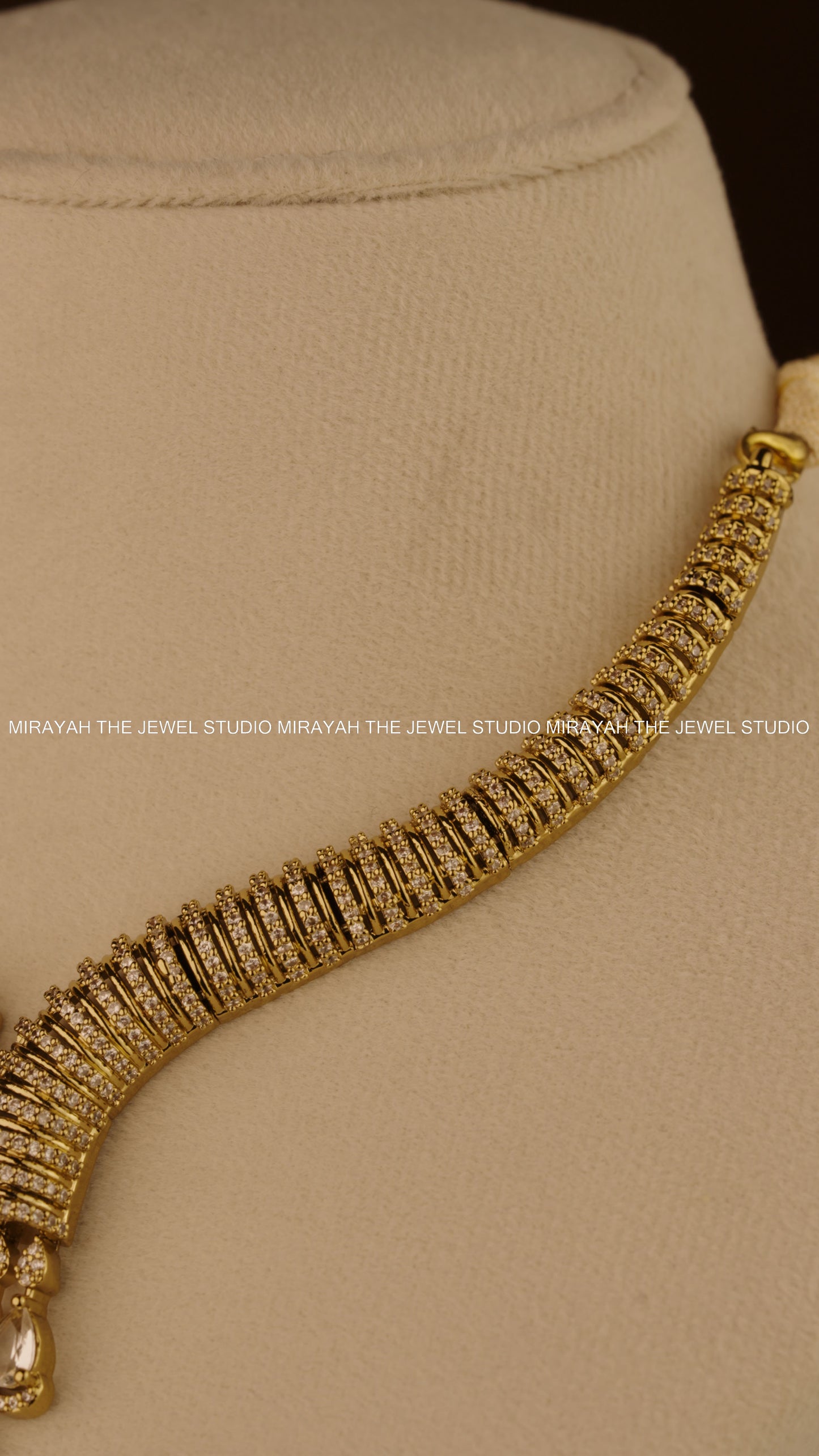 IMPERIAL STONEFALL NECKLACE - WHITE