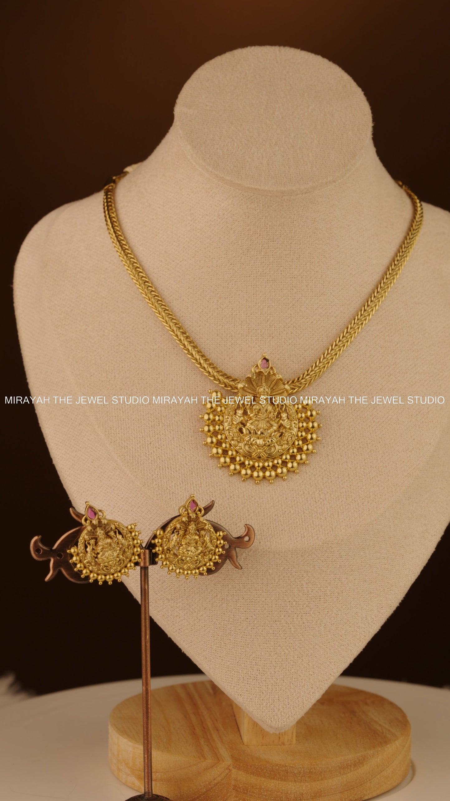 TEJASWINI PENDANT NECKLACE - PINK