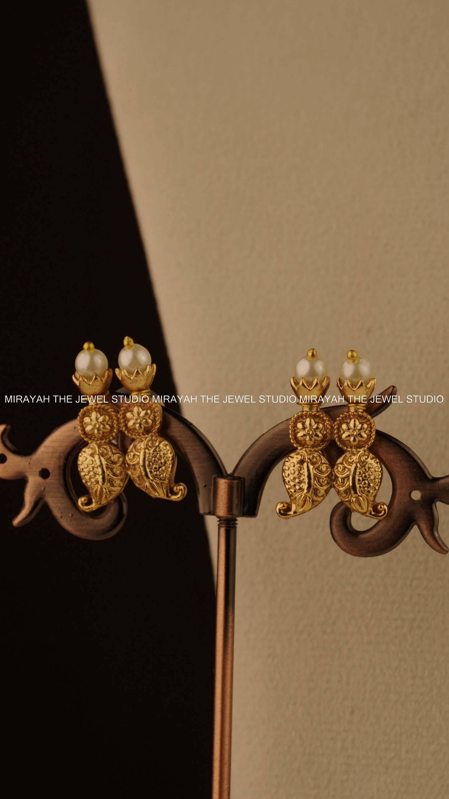 PEARL MANGO CREST NECKLACE