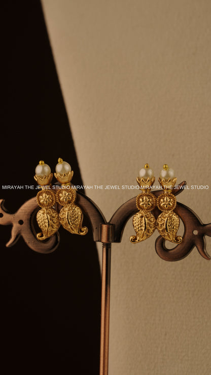 PEARL MANGO CREST NECKLACE